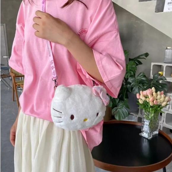 ✨NWT✨ Hello Kitty Sanrio Crossbody Purse Plush Handbag - Picture 3 of 9